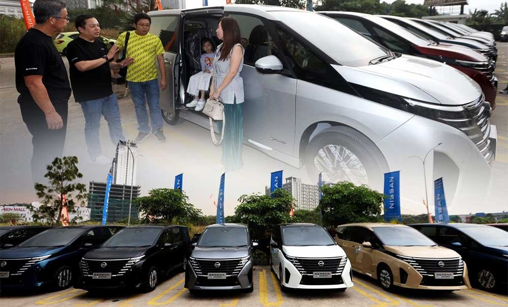 Nissan Serahkan mobil Nissan Serena e-Power ke Konsumen